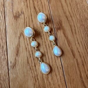 1980’s Gold-Tone Faux Pearl Drop Earrings - White Pearlescent Dangles